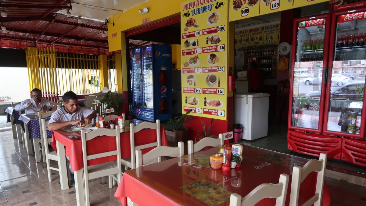 En la parte comercial de Las Orquídeas los negocios han perdido clientela por los asaltos que se dan con frecuencia. Muchos cierran temprano.