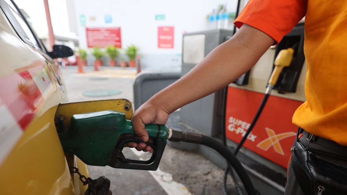 Una gasolinera de Guayaquil esperó el nuevo combustible el pasado lunes 8 de agosto.