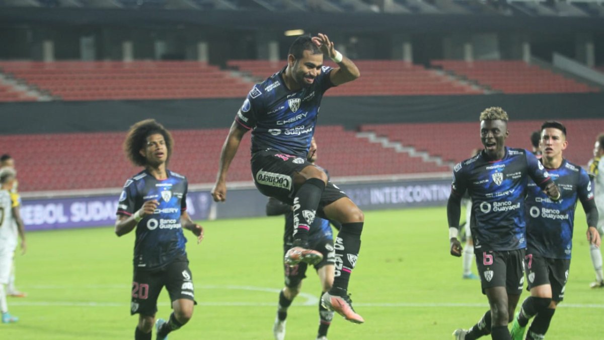 Los rayados ganaron de locales con goleada al Deportivo Táchira