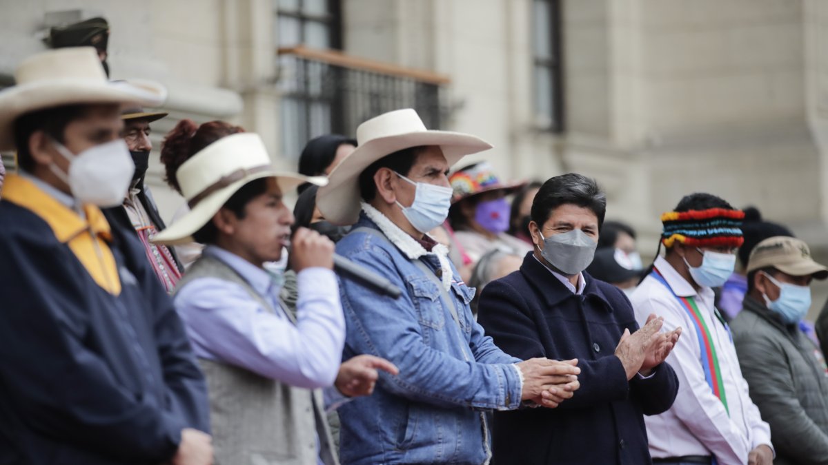Fotografía cedida por la Presidencia de Perú que muestra al mandatario Pedro Castillo