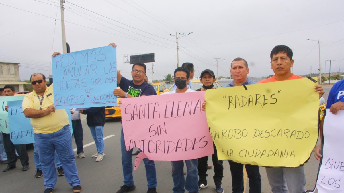 Durante una hora la vía Santa Elena-Guayaquil estuvo cerrada.