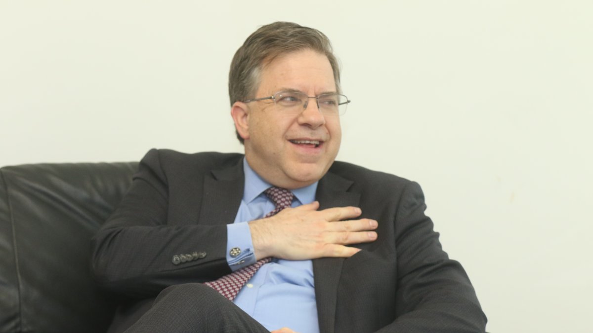 Exembajador de Estados Unidos en Ecuador  ejerció como jefe de la misión diplomática de su país en Brasil hasta antes de retirarse del servicio diplomático estadounidense luego de más de tres décadas de trabajo.