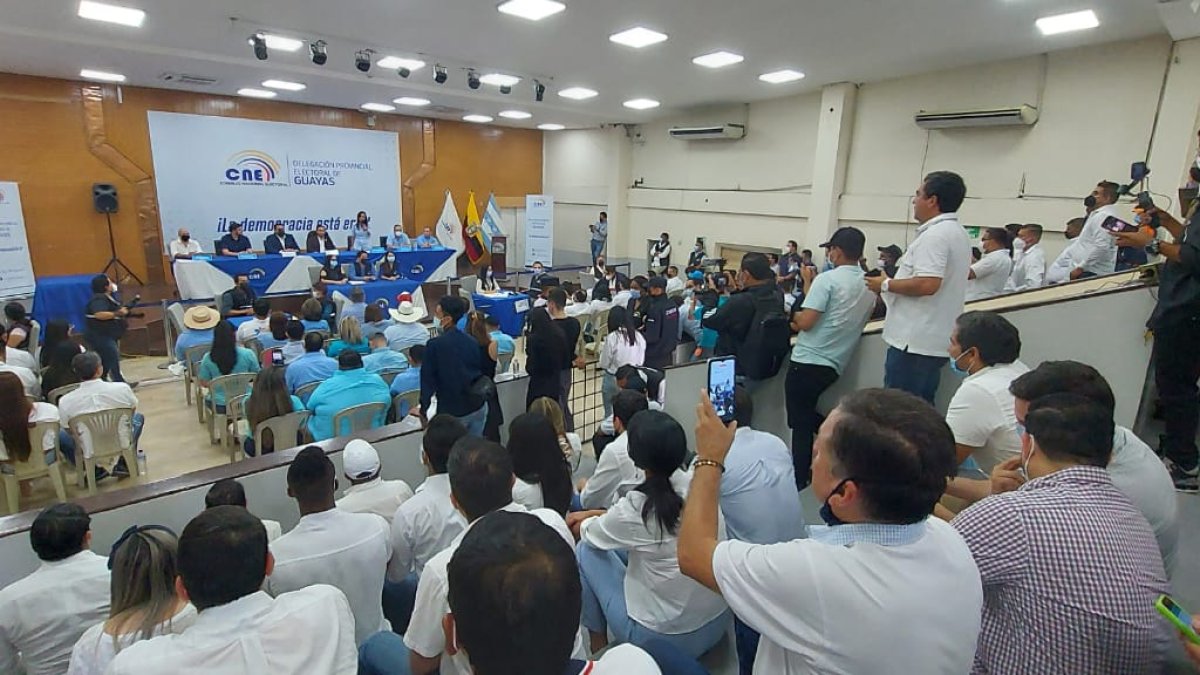 De acuerdo a la exasambleísta, para estas seccionales cuentan con más de 1.100 candidatos en todo el país y solo en la provincia de Guayas presentarán 639 opciones en las papeletas electorales.
