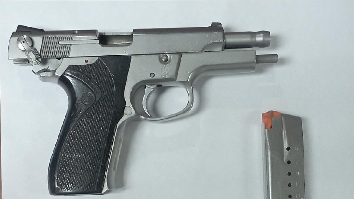 Una pistola calibre 9 milímetros está siendo analizada por sus características similares a las robadas en mayo.