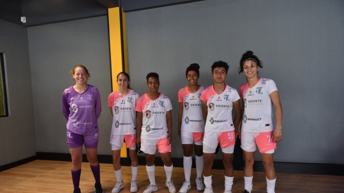 Ivanna Macías (i), Geomara Guzhñay, María Mina, Esperanza Ordóñez, Gisel Benavides y Lucía Zarza (d) son los refuerzos de Ñañas.