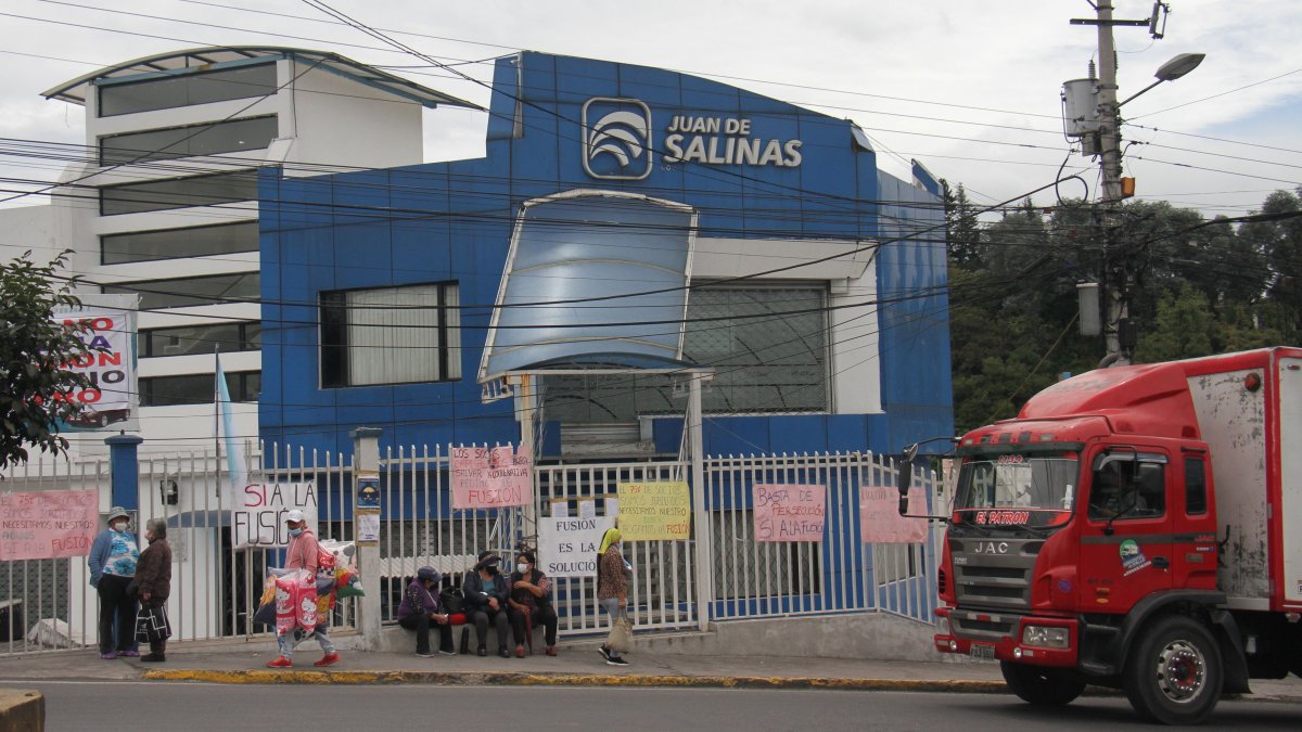 En 2019, la Superintendencia de Economía Popular puso a Juan de Salinas en supervisión intensiva.