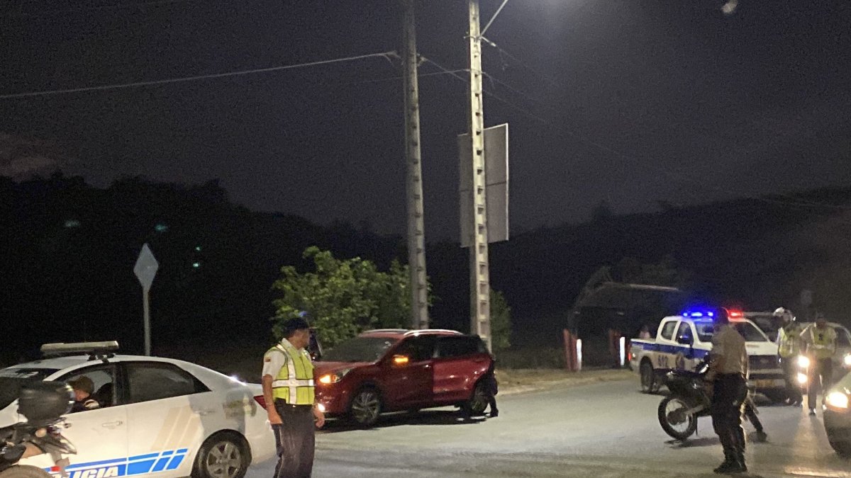 Al sitio llegaron uniformados policiales para investigar este nuevo hecho violento