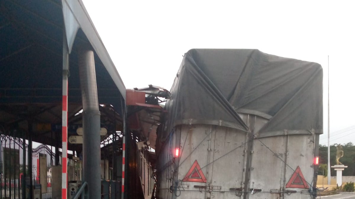 Daños. El hecho ocurrió aproximadamente a las 06:15 de este viernes 12 de agosto.