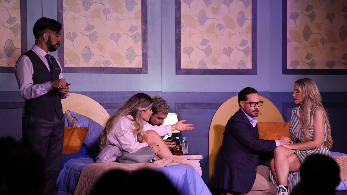 Jeff Nieto, Nikki Mackliff, José Andrés Caballero, Juan Carlos Román y Érika Vélez protagonizan esta divertida obra con giros sorprendentes en su trama.