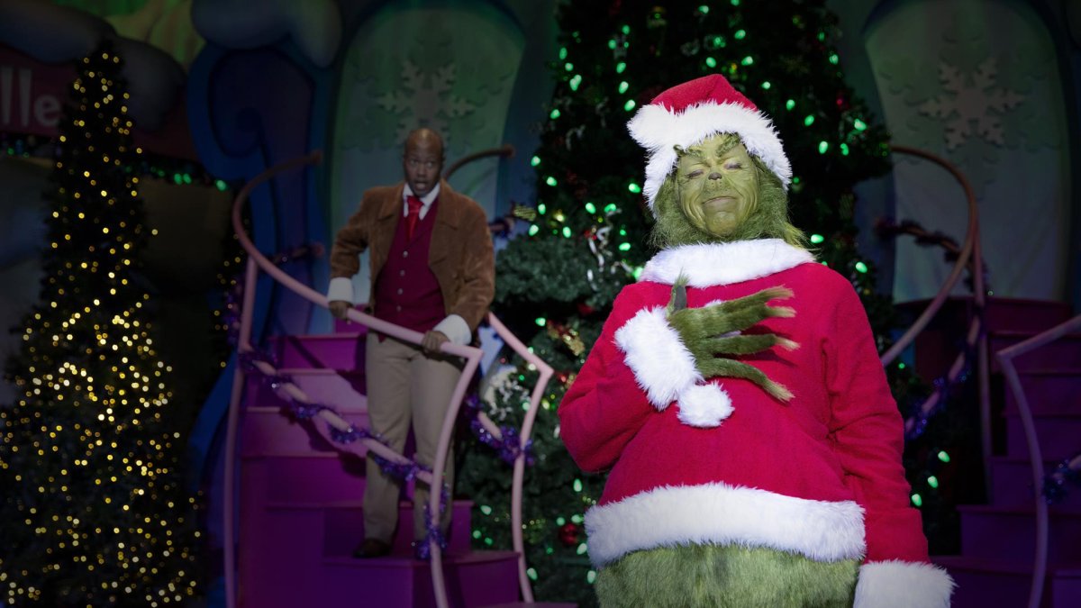 Fotografía cedida por Universal Orlando Resort del espectáculo “Grinchmas” que se presentan durante las próximas navidades en los parques temáticos de Universal en Florida (EE.UU.)