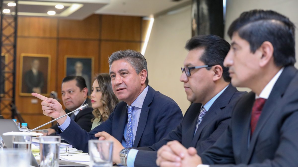 Luego de su intervención, el presidente (e) del Consejo de la Judicatura, Fausto Murillo, solicitó el archivo de la solicitud de juicio político por falta de argumentación del supuesto incumplimiento de funciones del organismo.