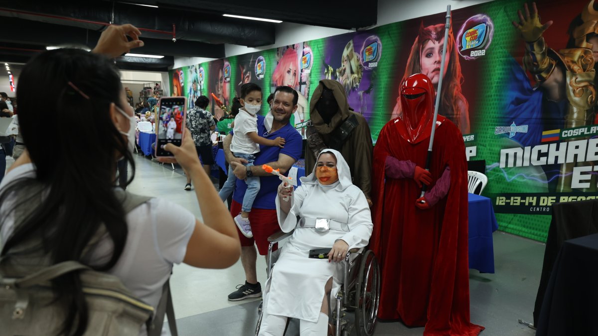 Los visitantes se tomaron fotografías con sus personajes favoritos.