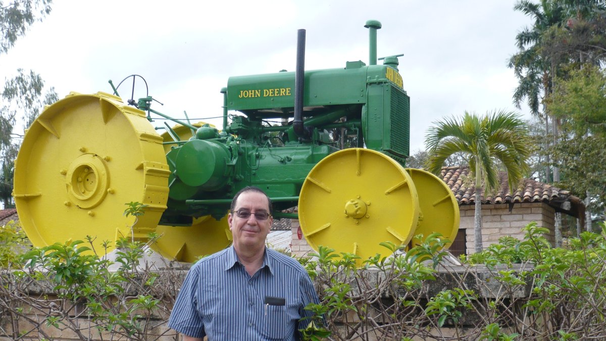 El escritor Sergio Cedeño Amador, autor de Tesoros Montuvios.