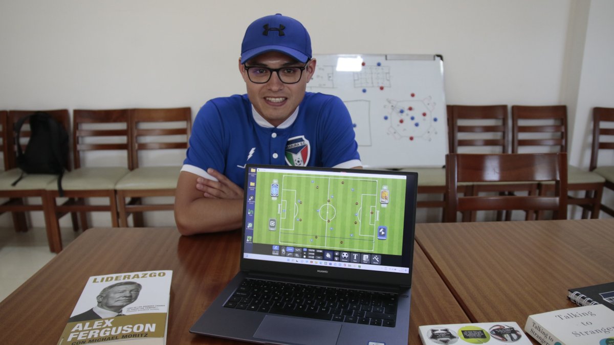 Joe Armas se formó como entrenador en el país, México, España y Holanda.