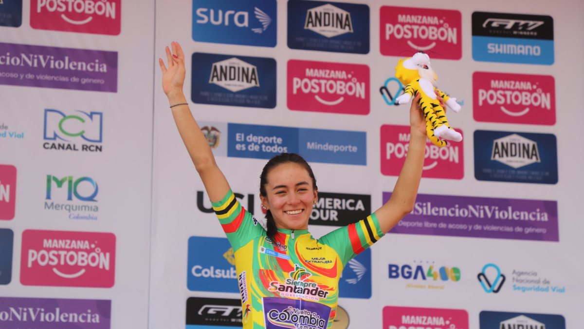 Ana Vivar, del Movistar Best PC, subió al podio como la más destacada en la categoría sub-23 y también como la mejor extranjera de la Vuelta a Colombia.
