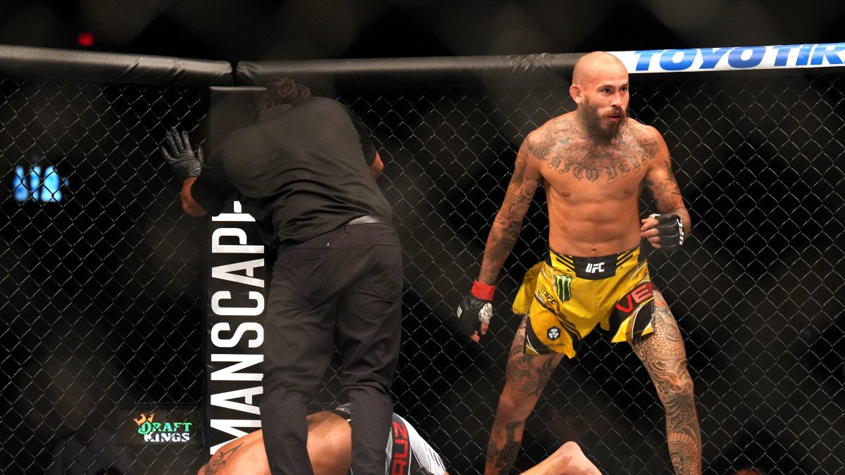 Chito Vera derrotó a Dominik Cruz. Fue su décimo triunfo por finalización, récord en peso gallo de la UFC.