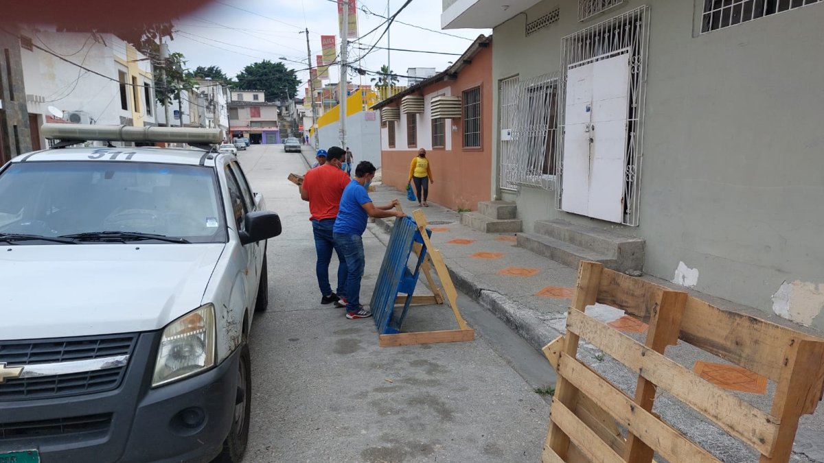 En Sauces 7. Se retiraron las estructuras que obstaculizaban el paso.