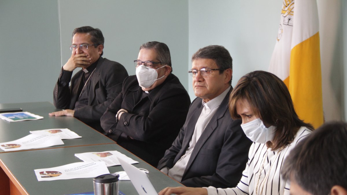Autoridades de la Conferencia Episcopal Ecuatoriana, mediadores del dialogo entre el Gobierno y la dirigencia indígena.