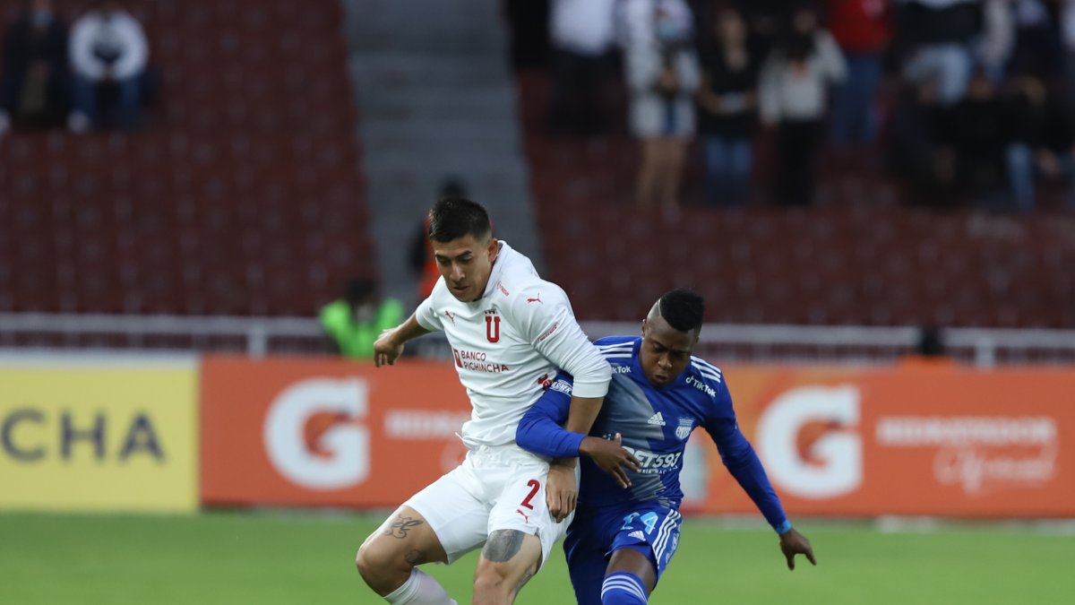 Bryan Carabalí tuvo un fuerte mano a mano con Zaid Romero en el duelo por LigaPro.
