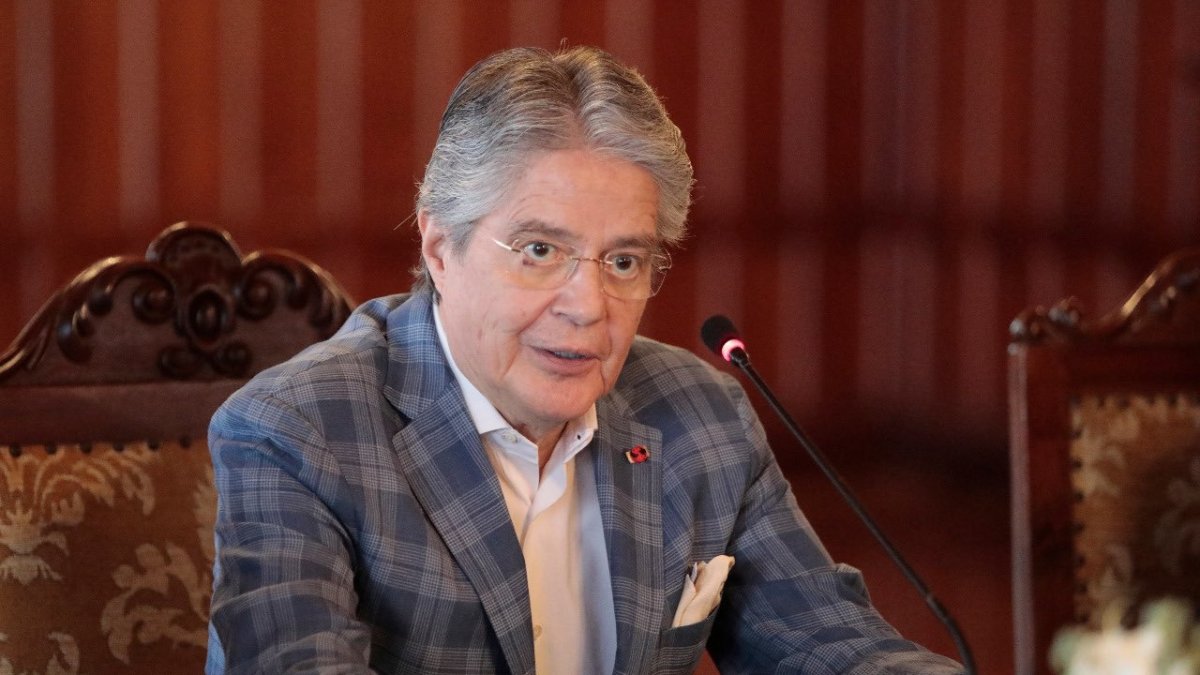 El presidente Guillermo Lasso en una foto del 15 de junio pasado, antes de la intervención médica que se realizó el 29 de  julio en el párpado inferior derecho.