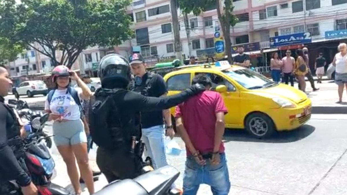 El individuo fue llevado por la Policía hasta la Fiscalía de Flagrancia, junto con la víctima que presentaría la denuncia.