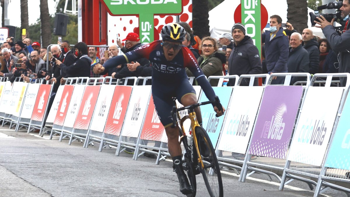 El ciclista ecuatoriano Richard Carapaz liderará al Ineos Grenadiers en la Vuelta a España. Cerrará un ciclo de tres años con la formación británica.