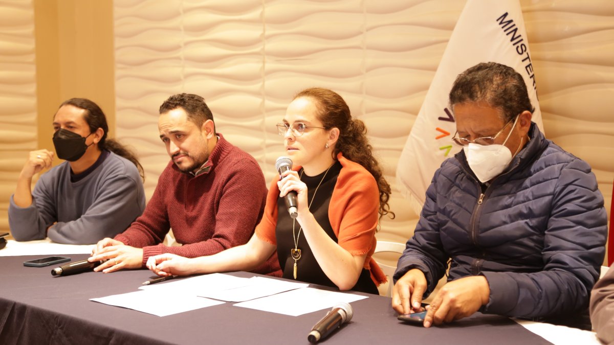 El 28 de julio de 2022, la ministra Brown recordó que el Ministerio de Educación realizó mesas de trabajo con los gremios de docentes. A pesar de destacar la importancia del nuevo escalafón docente, ni la ministra ni el viceministro de Educación mencionaron la consulta al procurador.