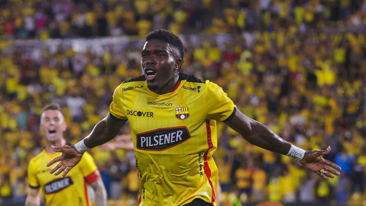 En 27 partido con Barcelona, Michael Carcelén ha recibido 6 tarjetas amarillas y 2 rojas.