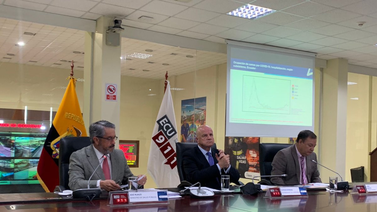 Autoridades del COE nacional en rueda prensa desde Quito.