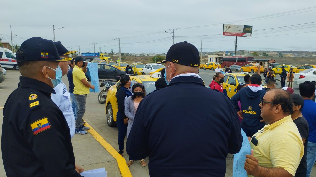 Los ciudadanos llegaron la tarde del lunes a la sede de la CTE para exponer, otra vez, sus quejas.
