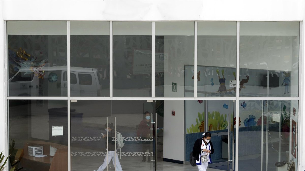 Vista hoy, del Hospital para el Niño Poblano, donde se encuentran internados dos menores migrantes que sobrevivieron al trágico accidente.