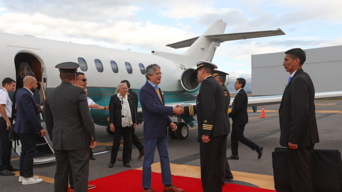El presidente Guillermo Lasso viajó en su avión privado a Houston, en los EE.UU.