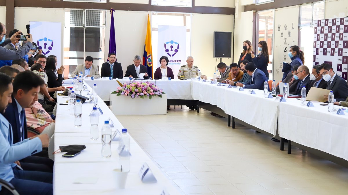 Reunión. En Azogues se dio el ‘Encuentro por la Seguridad’, liderado por el ministro Carrillo y otras autoridades.