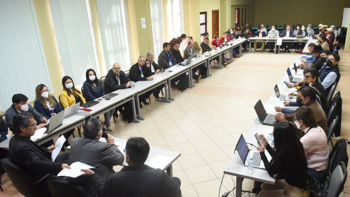 Reunión de trabajo de la mesa de Fomento Productivo en la CEE.
