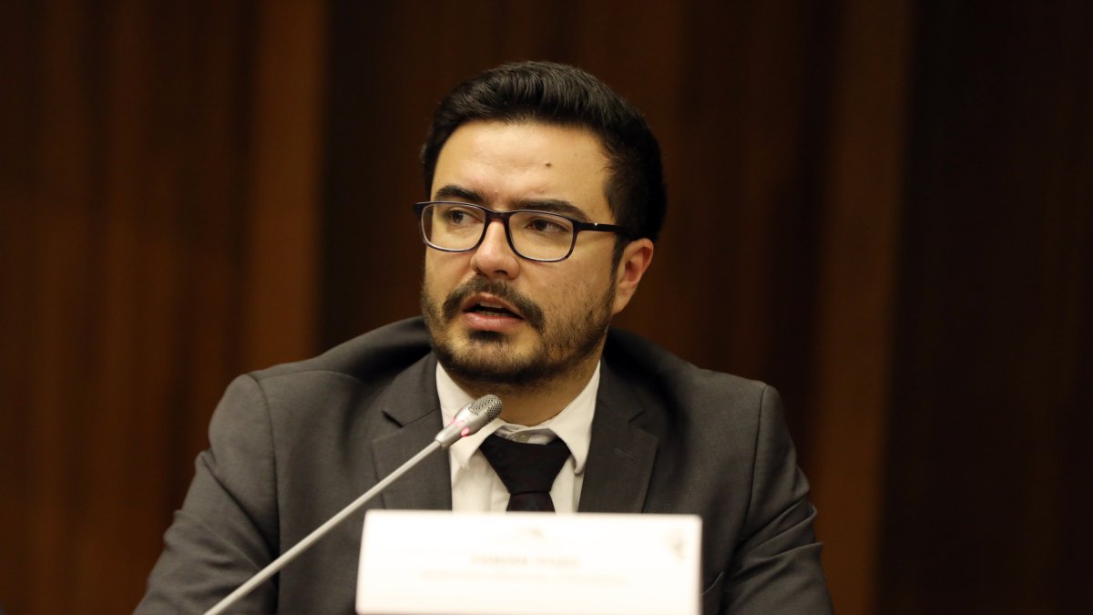 El secretario jurídico de la Presidencia, Fabián Pozo, viajó a Estados Unidos para recoger criterios para el veto.