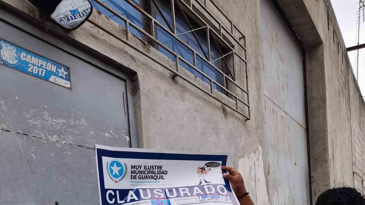 Luego del operativo se colocaron los sellos de clausura