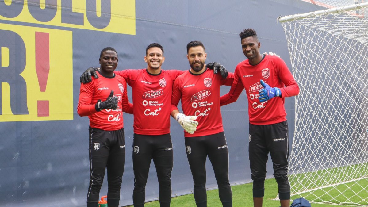 Moisés Ramírez (i), Gonzalo Valle, Hernán Galíndez y Alexander Domínguez durante el microciclo de arqueros realizado en la Casa de la Selección.