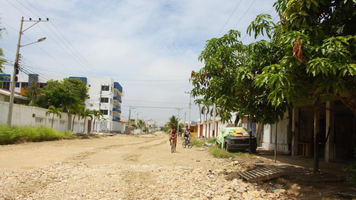 Queja. Este panorama es común en Salinas, ante las demoras en las obras.