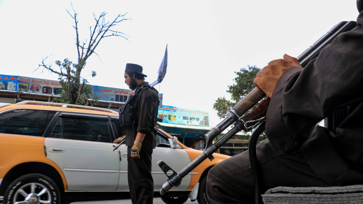 Kabul .  Un terrible atentado con bomba, estremece a Afganistán.
