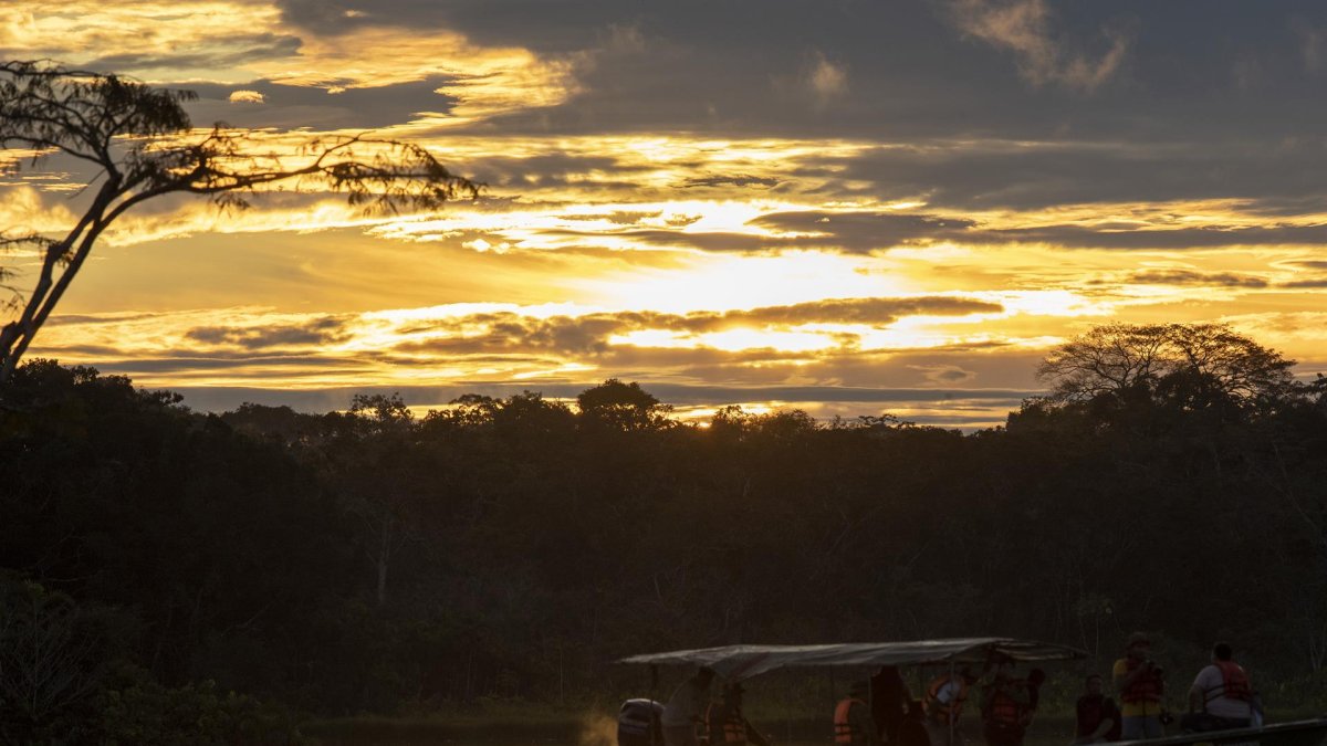 Registro de un atardecer en el Parque Nacional Yasuní, en Yasuní.