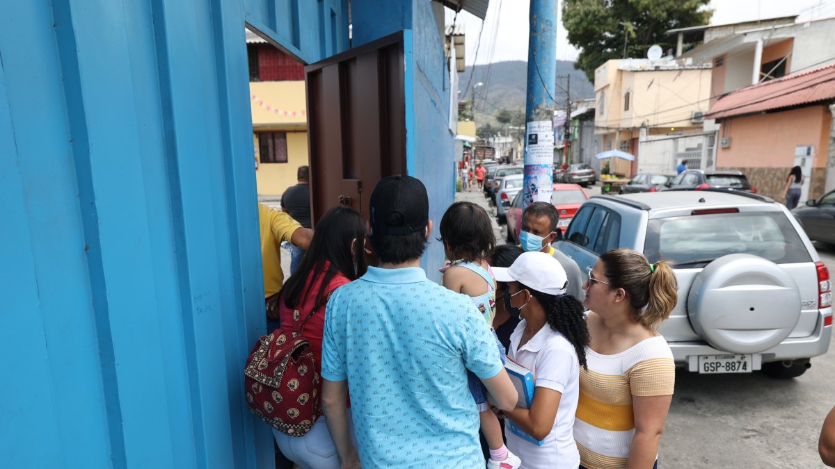 Este 18 de agosto, hubo padres que se mostraron confundidos al no tener claro si las clases se había reanudado y si las investigaciones habían terminado.