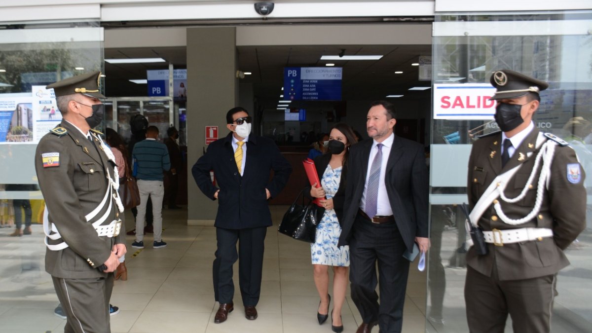 Diligencia. Defensores de Jorge Glas en el Complejo Judicial Norte.