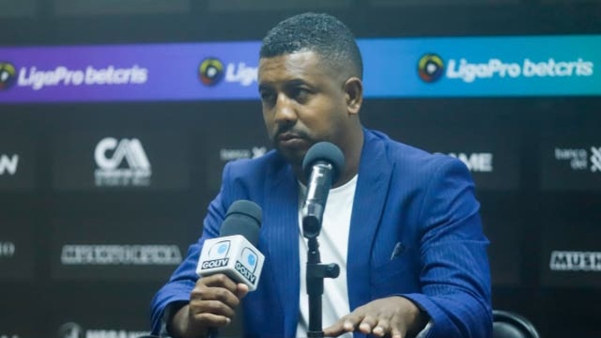 Silvano Estacio fue ratificado en el banquillo de 9 de Octubre.