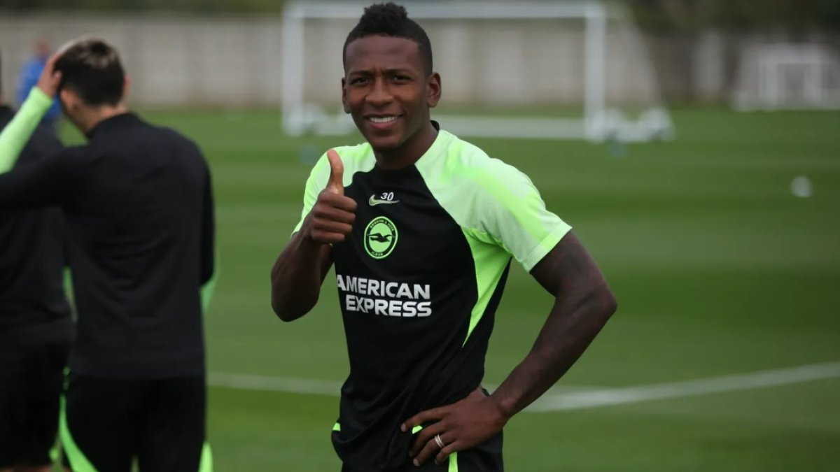 Pervis Estupiñán está listo para debutar en el fútbol inglés.