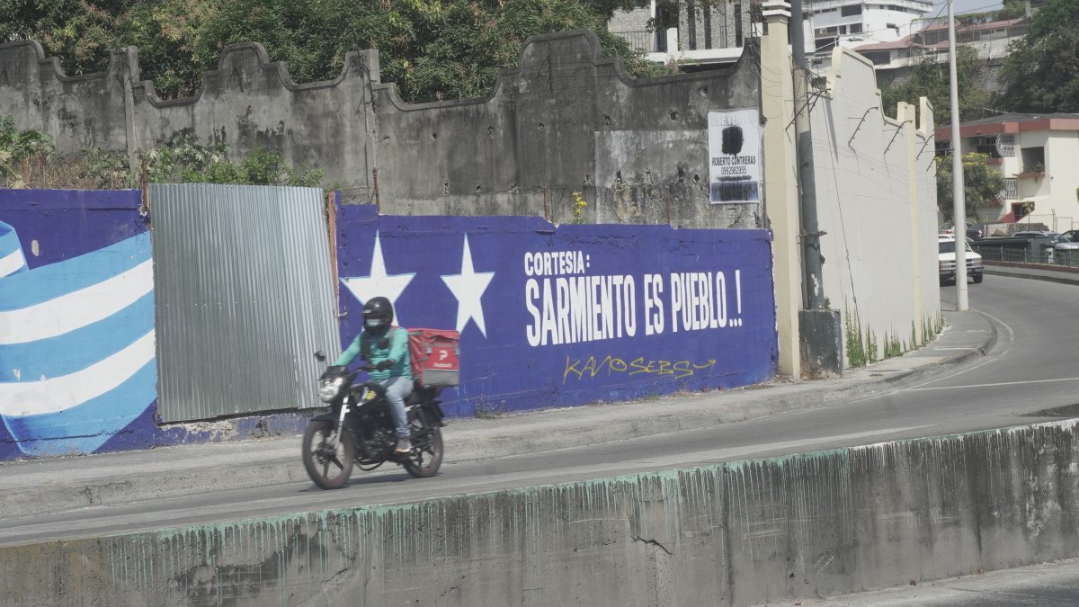 Guayaquil. La huella de ‘Sarmiento es Pueblo’ también se observa en varias paredes de la urbe porteña.