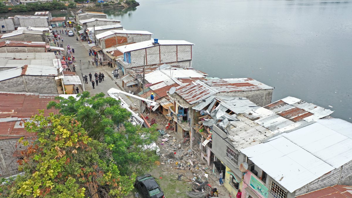 Vista aérea de casas afectadas en el Cristo del Consuelo, sur de Guayaquil.