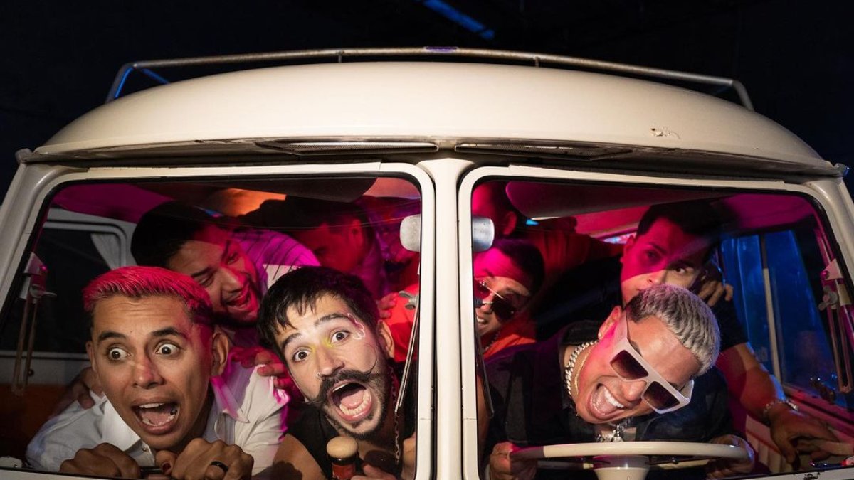 El videoclip oficial fue dirigido por Evaluna y filmado a principios de este mes en Miami.