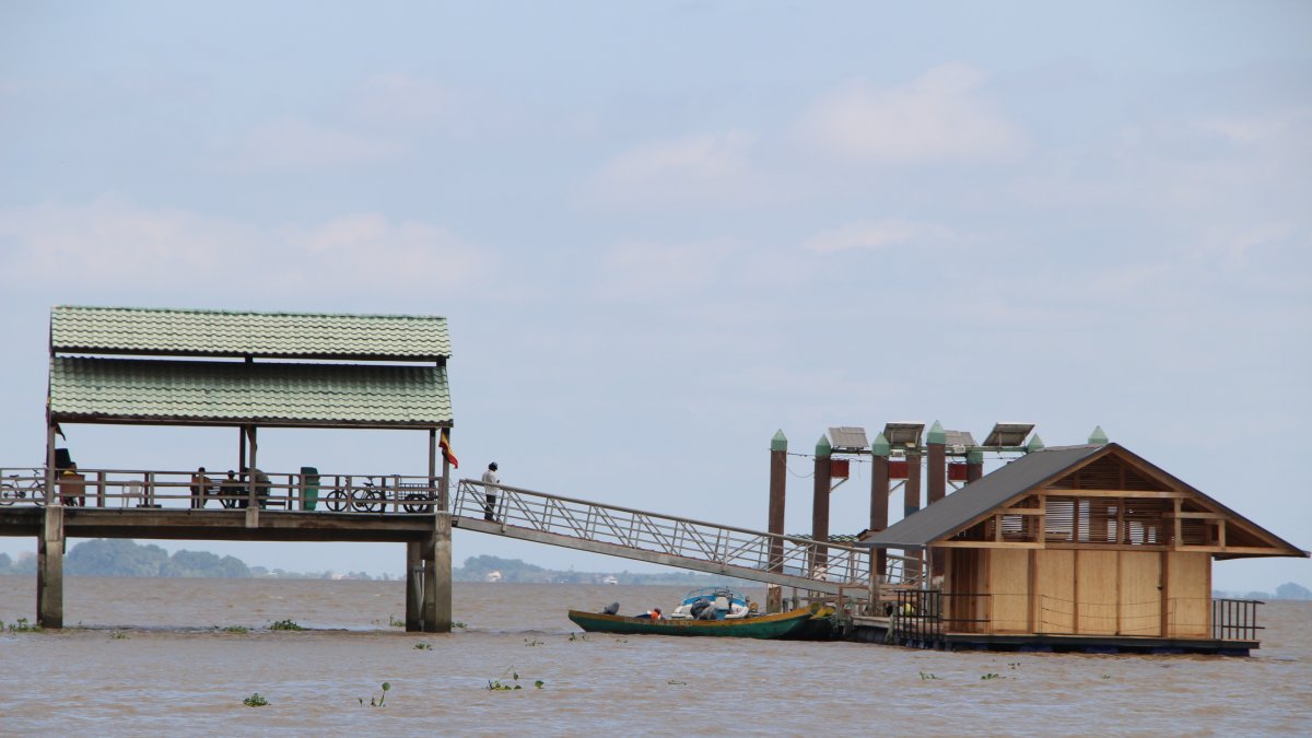 Ubicación. El observatorio se encuentra flotando justo a lado del muelle de la isla Santay.