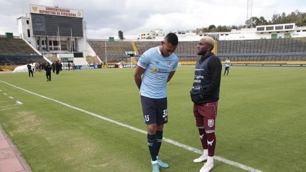 Los jugadores de Católica y 9 de Octubre estuvieron en el Atahualpa a la hora fijada (15:30). Los réferis no llegaron. Lo mismo pasó en Manta entre Delfín y Mushuc Runa.