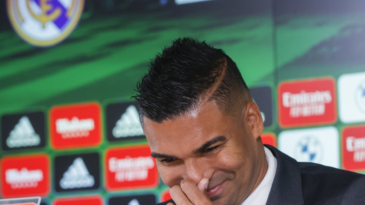 El centrocampista brasileño del Real Madrid Carlos Henrique 'Casemiro' durante la rueda de prensa con motivo de su despedida